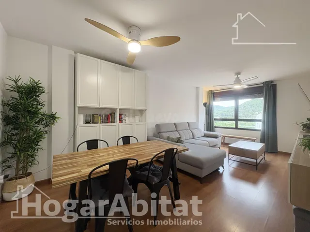 ¡Hogar de lujo! Amplio, sofisticado y reformado, con patio y - foto 2
