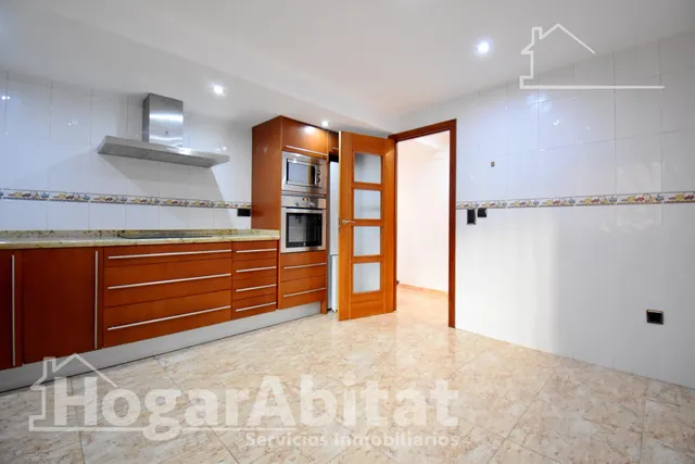 Espacio familiar y comodidad absoluta en este piso totalmente exterior con garaje privado cerrado — 7