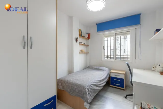 Casa independiente con piscina en La Zubia. — 14