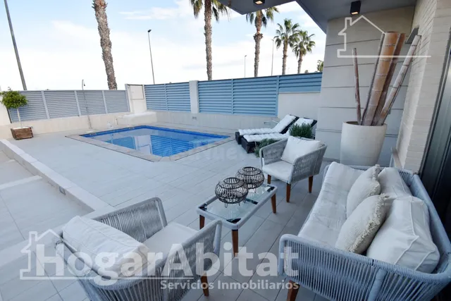 PRECIOSO ADOSADO PAREADO CON PISCINA, 3 TERRAZAS Y BARBACOA 