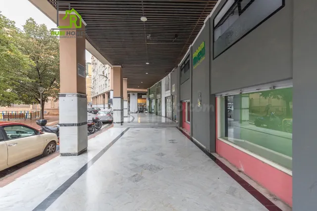 Local comercial en venta en calle agustina de aragón — 4