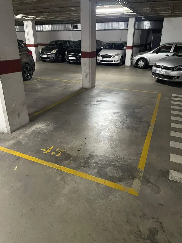 OCASIÓN: PLAZA PARA COCHE GRANDE O COCHE + MOTO EN PARQUE DE LA APARADORA — 10