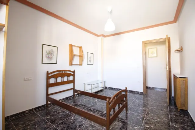 EXCELENTE CASA EN EL CENTRO DE BAZA!!!! — 33
