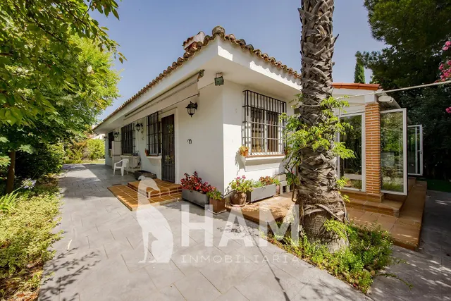 Casa en una planta con pabellón de invitados, piscina y gara - foto 3