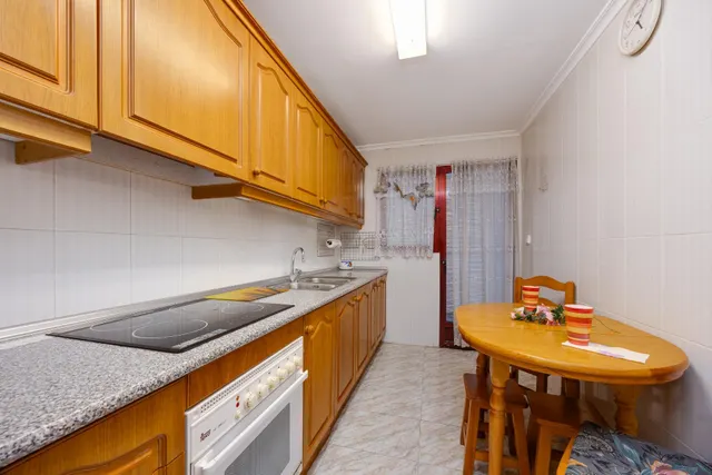 Gran piso de 4 dormitorios y dos baños en el corazón de Torrevieja, a menos de 500 metros del mar — 14