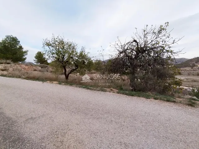 SE VENDE CHALET EN PARCELA URBANA EN LA ROMANA — 18