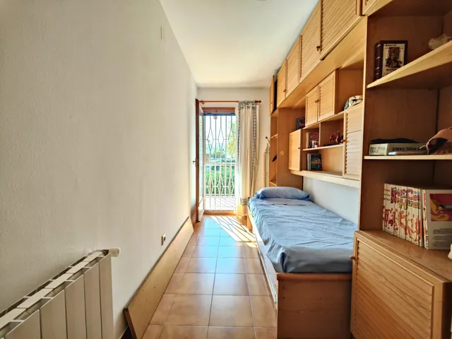 Casa adosada en Calafell de 3 habitaciones y gran jardín cerca del tren — 28