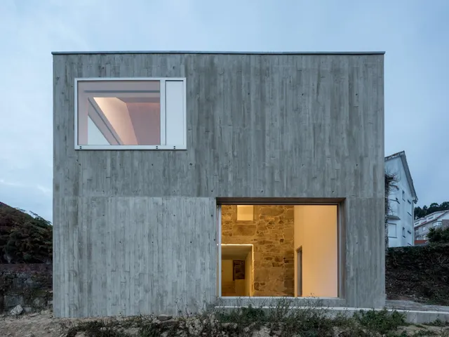 CONJUNTO ARQUITECTÓNICO REFORMADO EN PLENA RIA DE MUROS CON VARIOS PREMIOS DE ARQUITECTURA — 2