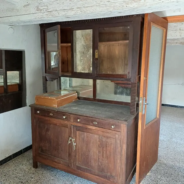 CASA EN VENTA PARA RESTAURAR — 26