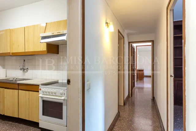 PISO CON MUCHAS POSIBILIDADES EN PLAZA CATALANA — 11