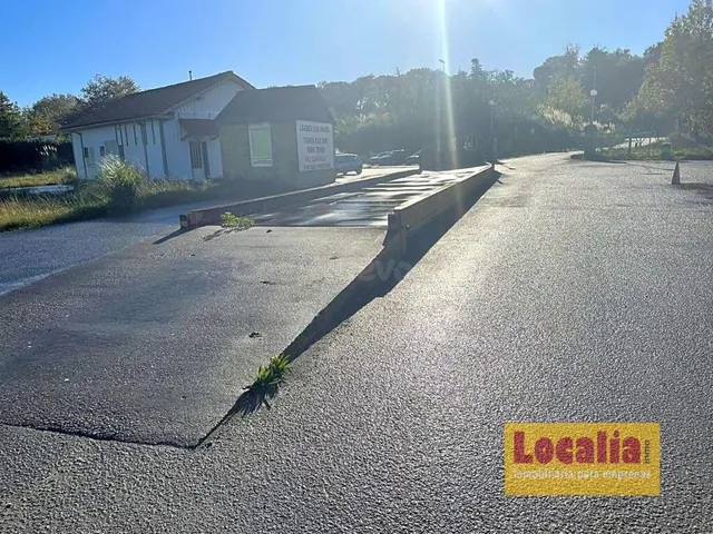 Extensa parcela para aparcar coches y camiones. - foto 4