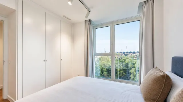 Piso de 3 habitaciones con vistas al mar y piscina junto a la Marina de Valencia — 17