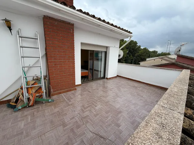 VIVIENDA ADOSADA DE 3 PLANTAS CON GARAJE , 4 habitaciones , AMPLIAS TERRAZAS EN SEGUR DE CALAFELL. — 37