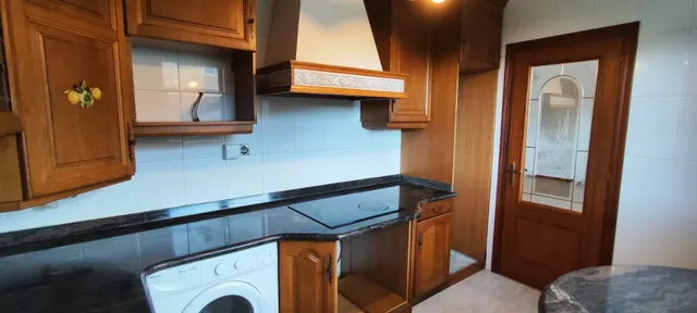 CHALET CON JARDÍN A UN PASO DEL CENTRO DE TORRELAVEGA.- — 6