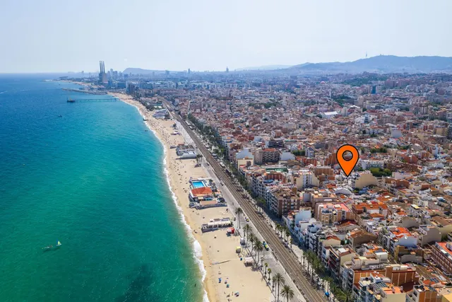 Vivienda reformada a estrenar con 3 estancias, terraza privada y espacio polivalente en Badalona — 29