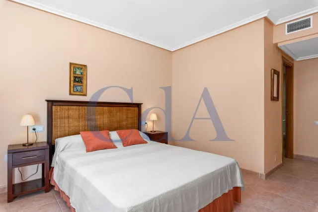SE VENDE APARTAMENTO / ASCENSOR / TORREVIEJA / ALICANTE — 25