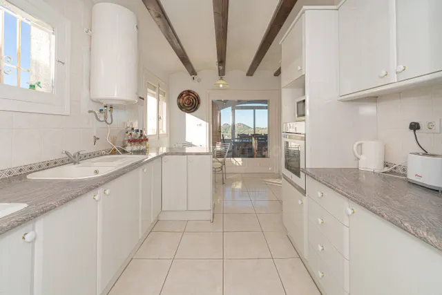 Casa para renovar con vistas despejadas en venta en Pedregue - foto 5