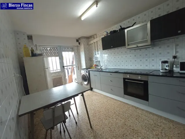 SE VENDE AMPLIO PISO EN PONFERRADA — 9