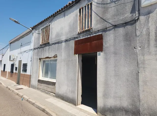 Adosado a reformar en Badajoz. — 8