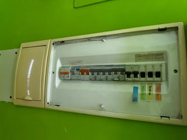 Oficina en el centro de Gandía, exterior y lista para entrar — 14