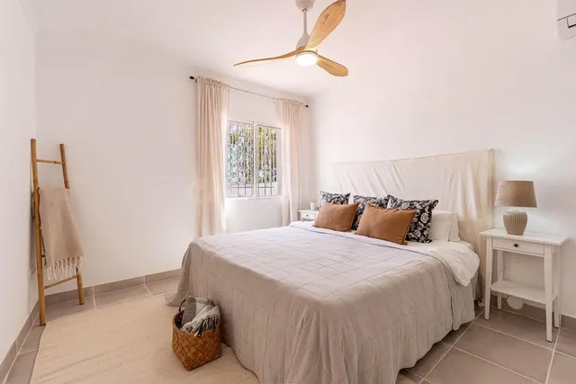Villa exclusiva con piscina privada y casa de invitados independiente — 20