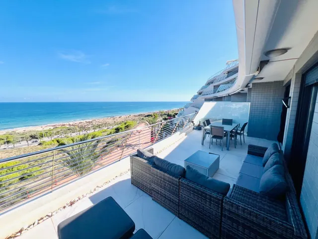 Apartamento en 1ª línea de playa Arenales del Sol. - foto 2