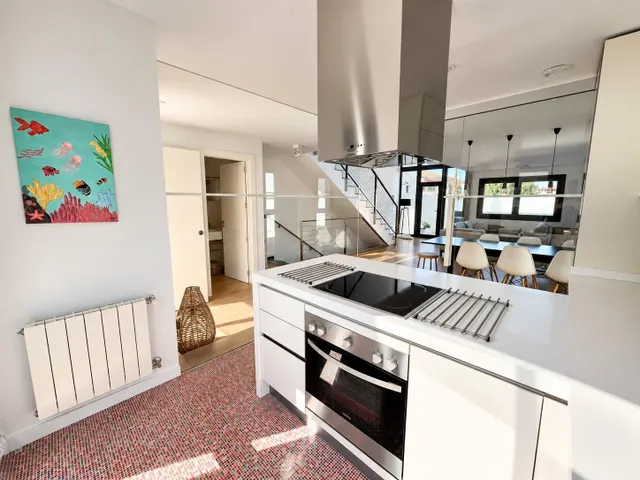Preciosa casa de esquina con 3 dormitorios, amplia parcela privada y vistas panorámicas en Albir — 17