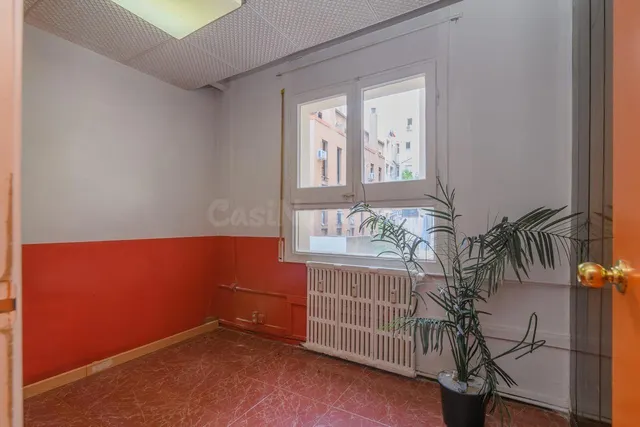 Oficina de 446 m2 ubicada en una planta entresuelo de una fi - foto 2