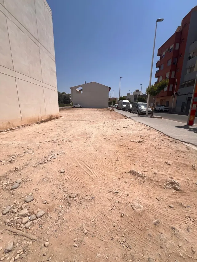 PARCELA URBANA PARA CONSTRUIR UNA CASA JUNTO AL PARQUE DE LA