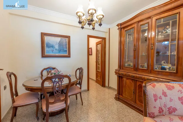 Amplia vivienda de 4 dormitorios con plaza de garaje opcional en Granada — 13