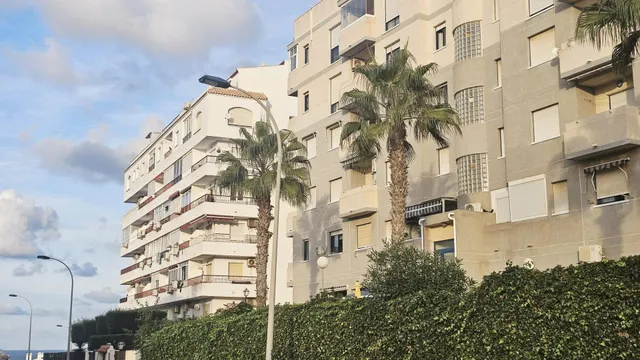 Estudio con piscina. parquing y vista al mar — 35