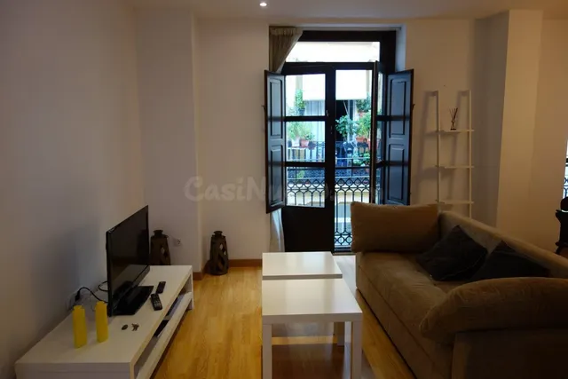 Piso 2 habitaciones 75m² en alquiler - Ciutat Vella - foto 2