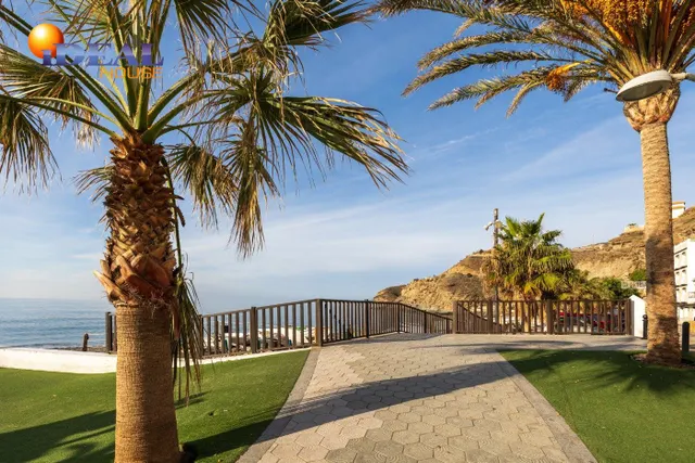 ESTUPENDO ATICO JUNTO AL MAR CON TERRAZA FANTASTICA — 8