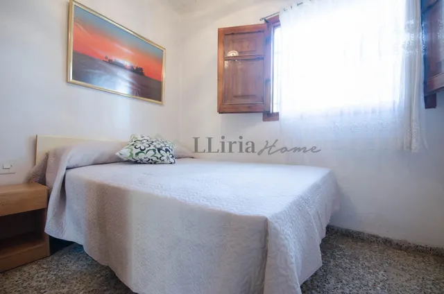 Ref. 04405.- EXCLUSIVA.- Chalet independiente con piscina en Urb. Camp Llíria. — 24