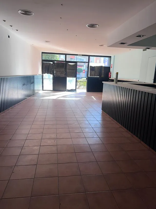 Local comercial en Obispo Benlloch — 15