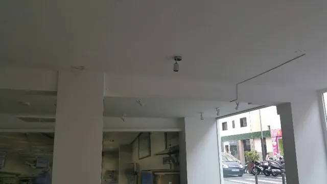 EN VENTA LOCAL COMERCIAL EN LOS CRISTIANOS — 4