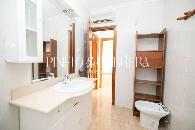 Piso en venta con terraza y ascensor en calle madrid — 43
