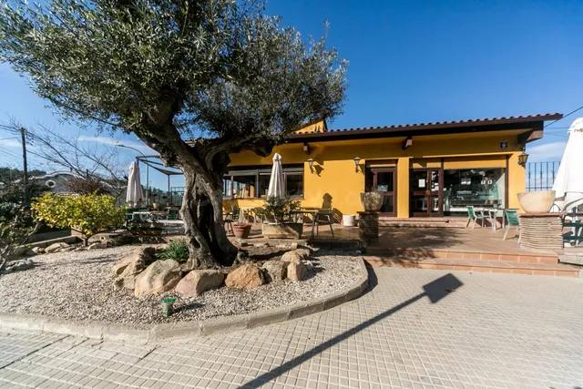 Restaurante con casa en preciosa ubicación de Cerdanyola — 2
