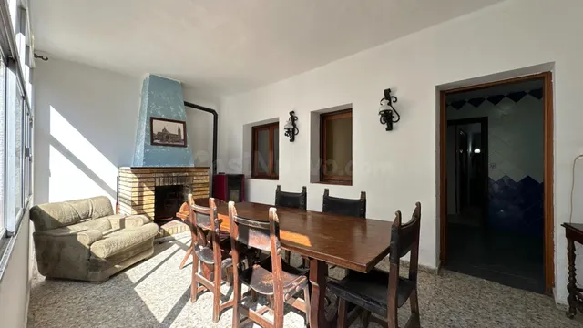 ¡Una casa con jardín, terraza y un sinfín de posibilidades en el corazón de Borja! — 4