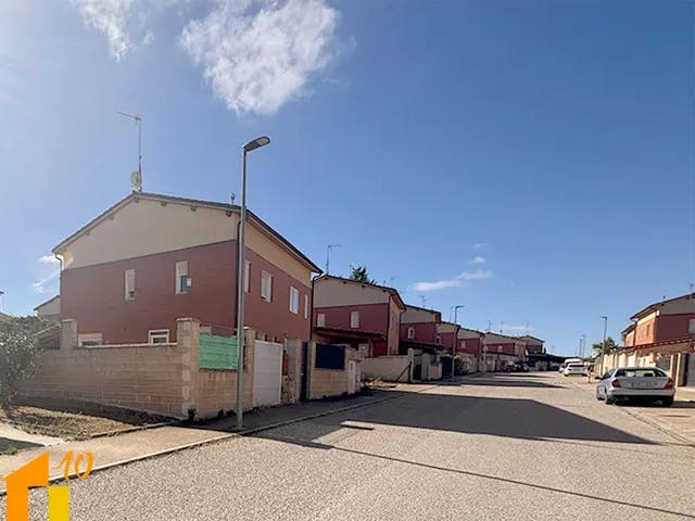Casa con parcela en "Urbanización Las Tenadas" — 25