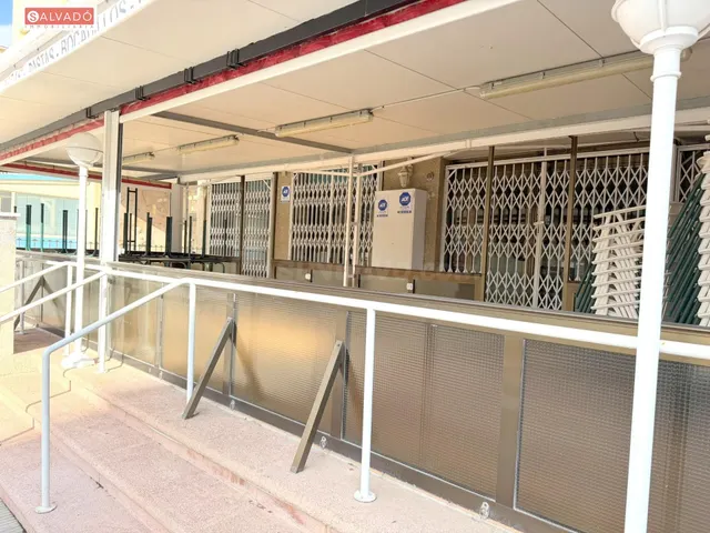 ¡local comercial en venta a 100 m del mar con amplia terraza y salida de humos! — 3
