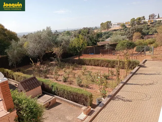 Espectacular chalet urbano con piscina y casa de invitados en Los Encinares de Alcolea. — 25