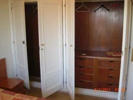 PISO ATICO  DE DOS GRANDES DORMITORIOS, 1 BAÑO, AMPLIO SALÓN, COCINA, TERRAZA DE 19M2, GARAJE Y TRAS — 10