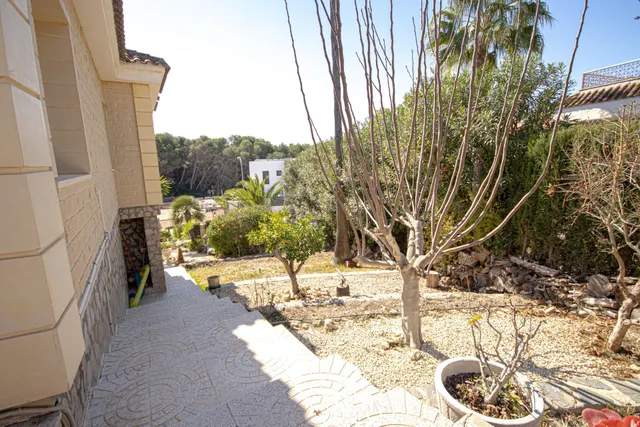 Villa de 4 dormitorios, 3 baños, piscina y jardín en dehesa de campo amor (orihuela costa) — 45