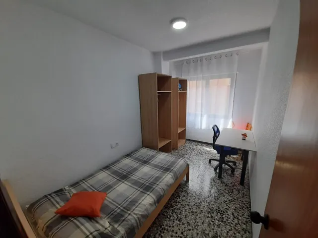 Habitación ESTUDIANTES A DOS MINUTOS DE LA UMH - BARRIO DE ALTABIX — 9