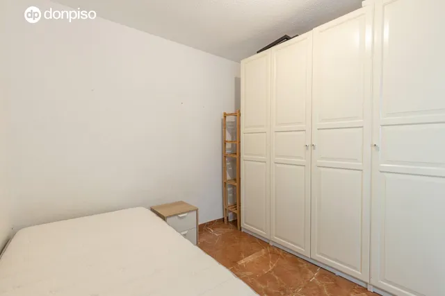 JUNTO AVENIDA ANDALUCES — 25