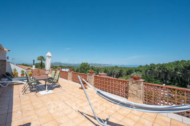 Chalet con apartamento separado, piscina y magníficas vistas - foto 5