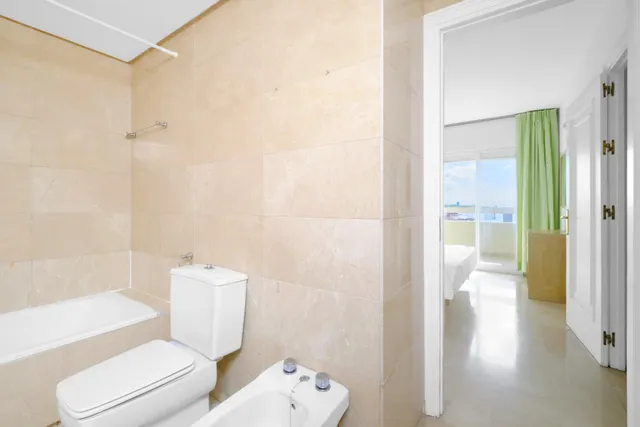 Amplio piso en el centro de Marbella – con vistas al mar y al Casco — 12