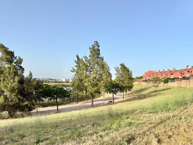 EXCLUSIVA PARCELA URBANA DE 500 m2 EN GUADALAJAQUE, JUNTO AL - foto 2