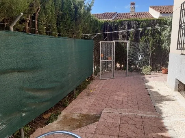 Casa vallada en la ciudad - foto 3